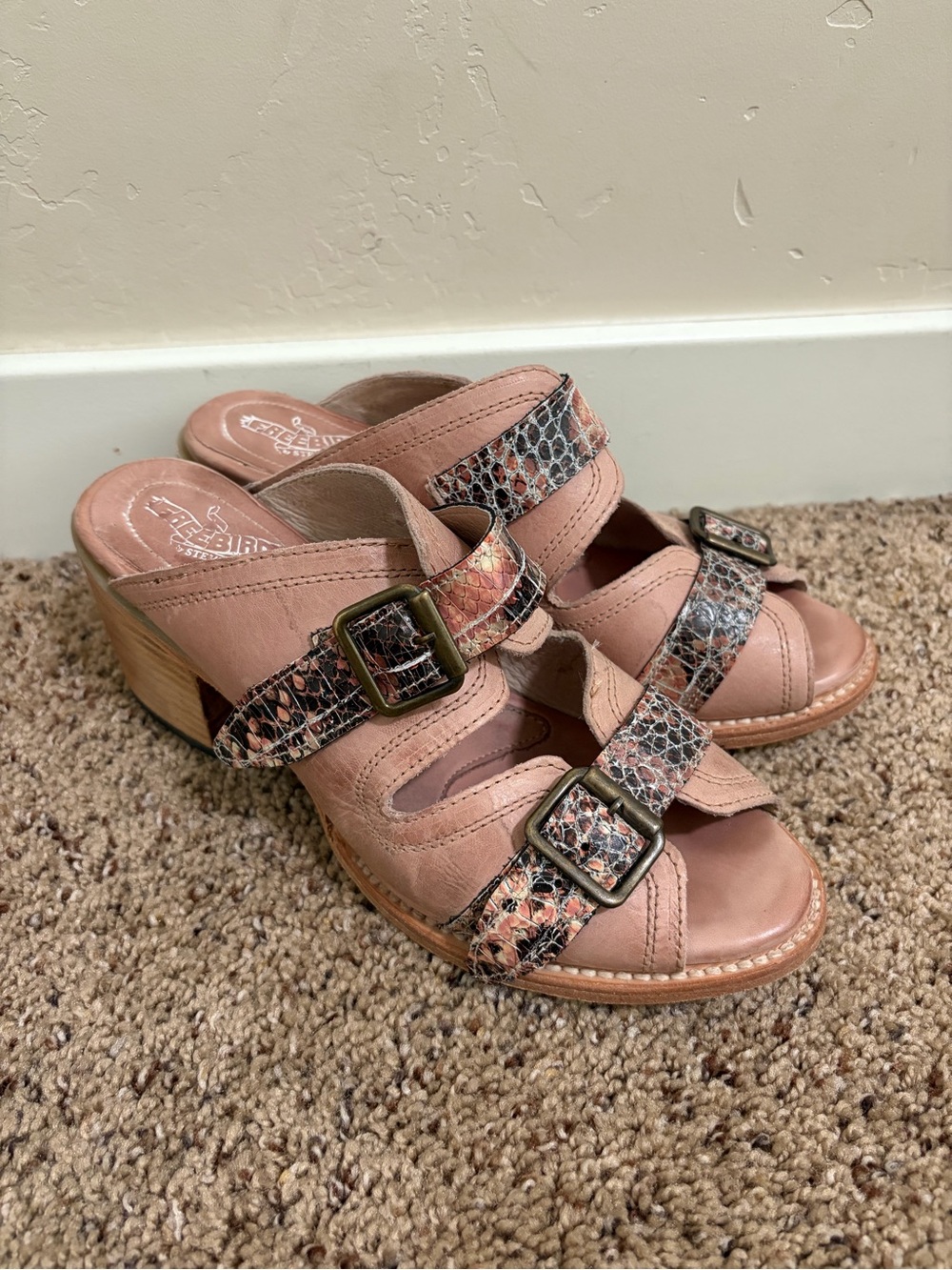 Freebird Sz 10 Caprice Blush Pink Leather Snake Print Strap Sandals Wedge Heels